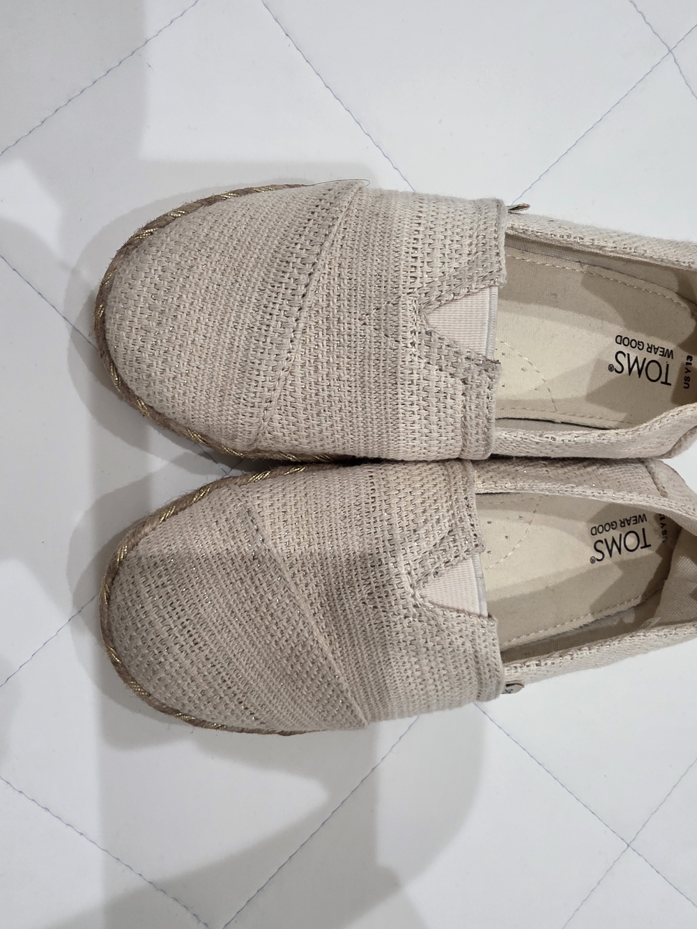 Toms - Picture 2 of 3